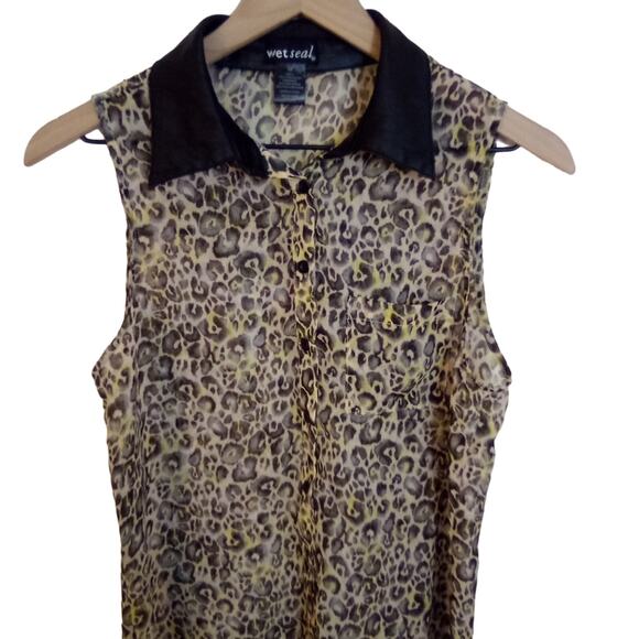 Wet Seal Animal Print Button Up Sleeveless Top - Picture 4 of 7